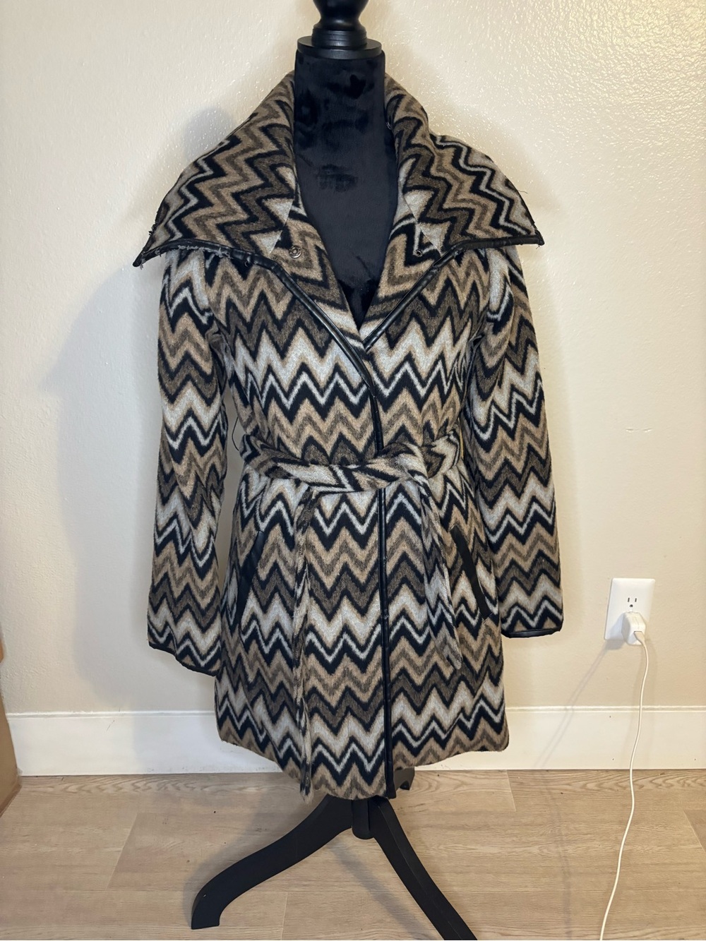 BKE Outerwear Chevron Style Jacket in Brown & Black with Belt Size Small
